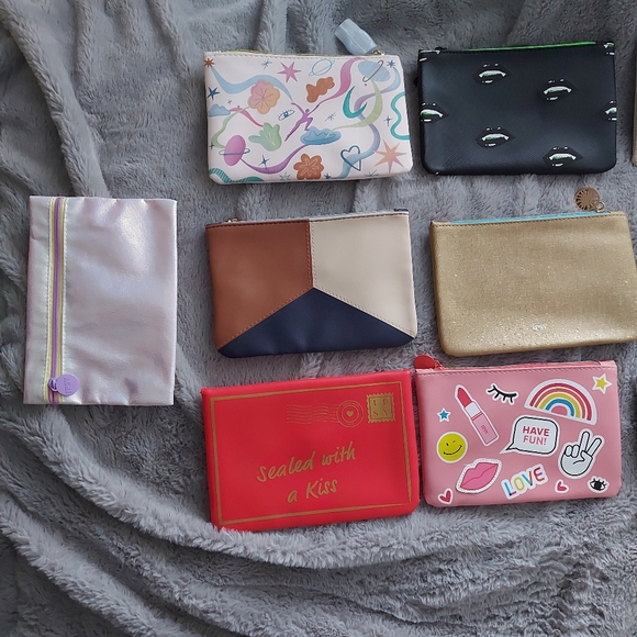 13 makeup bags - Picture 2 of 5